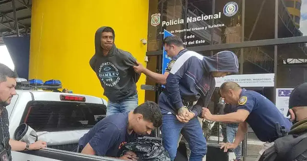 Membros do PCC presos na fronteira com MS são entregues à polícia brasileira