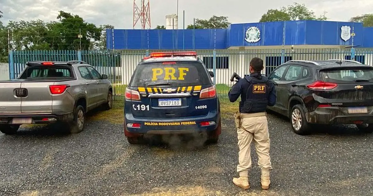 PRF frustra golpe em locadora e recupera dois veículos na BR-262