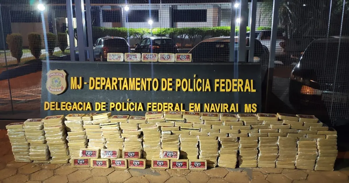 PF apreende 259kg de cocaína escondidos em fundo falso na cabine de caminhão