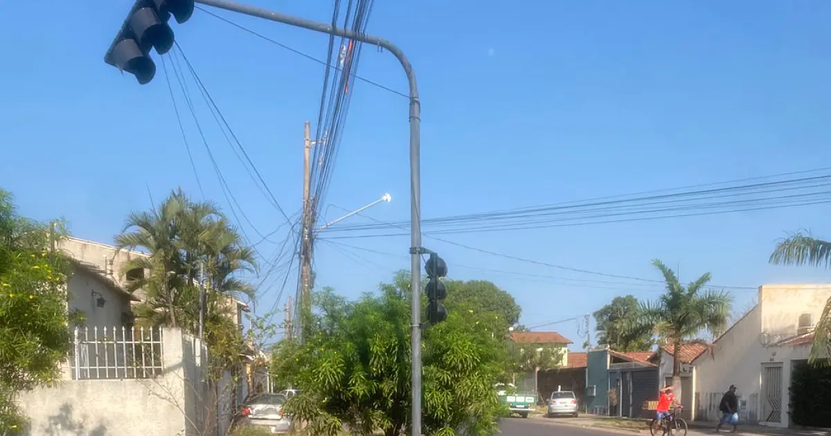 Acidente deixa cruzamento da Edu Rocha com Monte Castelo sem semáforo