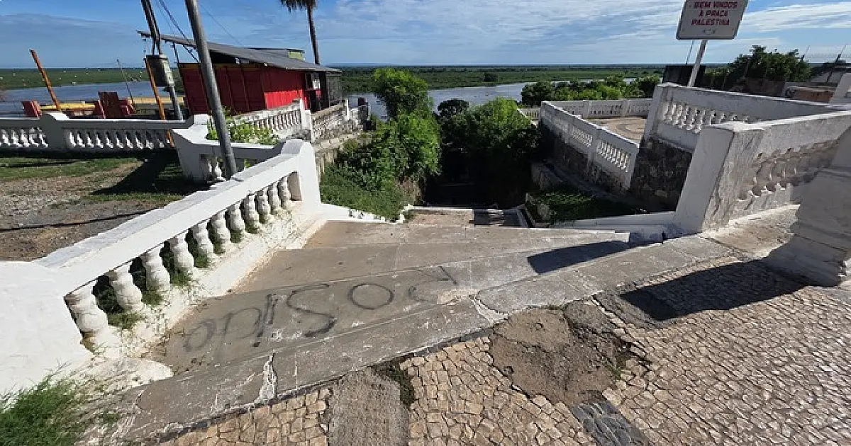 Bira cobra limpeza urgente e iluminação na Escadinha da XV