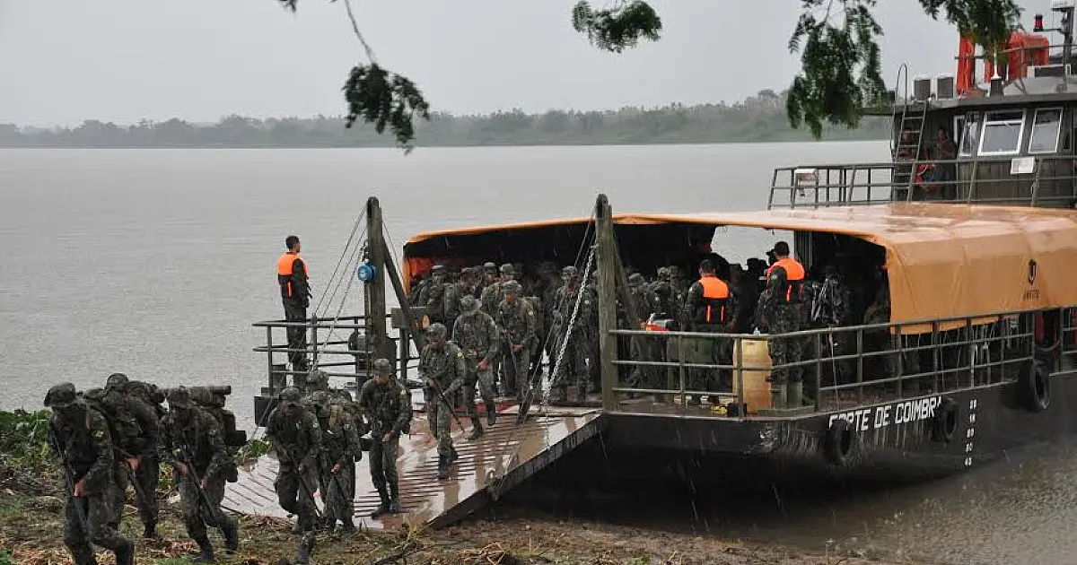 Exército Brasileiro desembarca em Porto Murtinho com apoio da Marinha