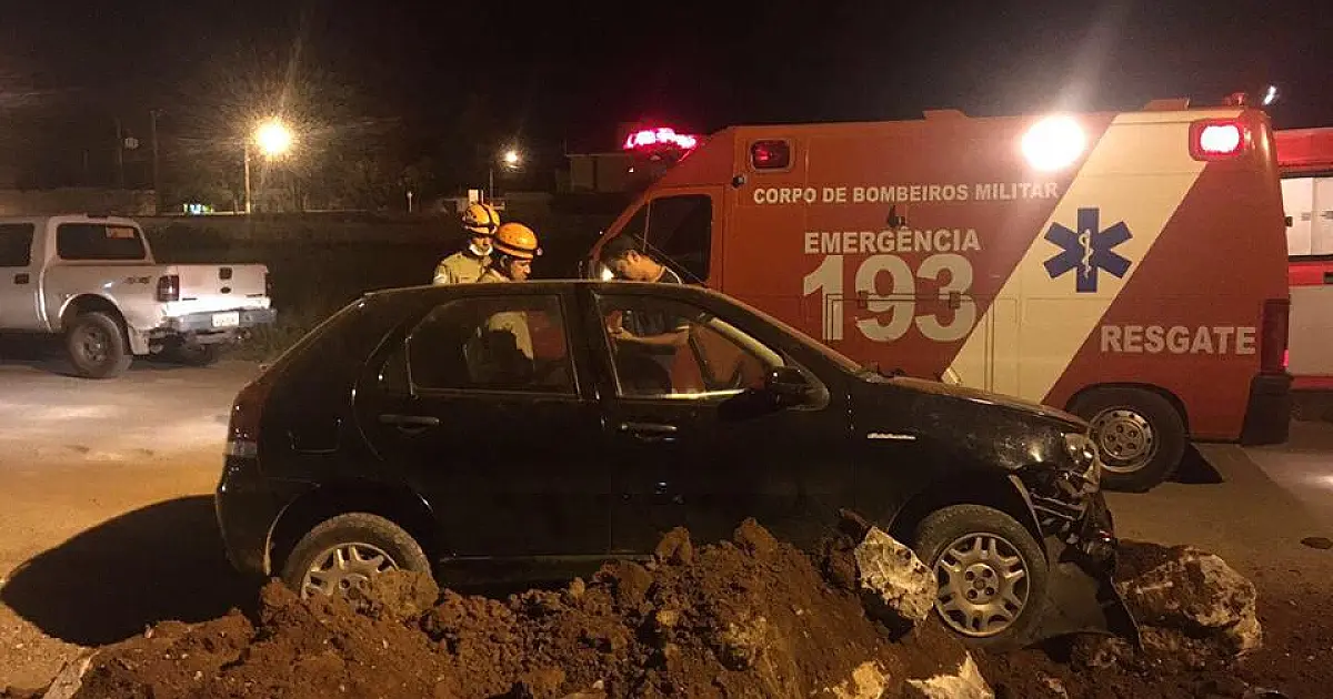 Motorista bate com carro, mas recusa atendimento dos Bombeiros