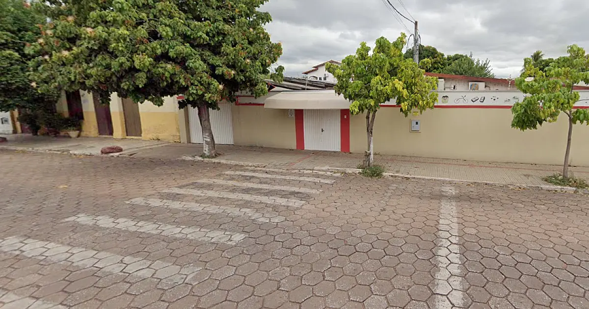 Bira pede faixa elevada de pedestre em frente à Escola Santa Inês, no centro