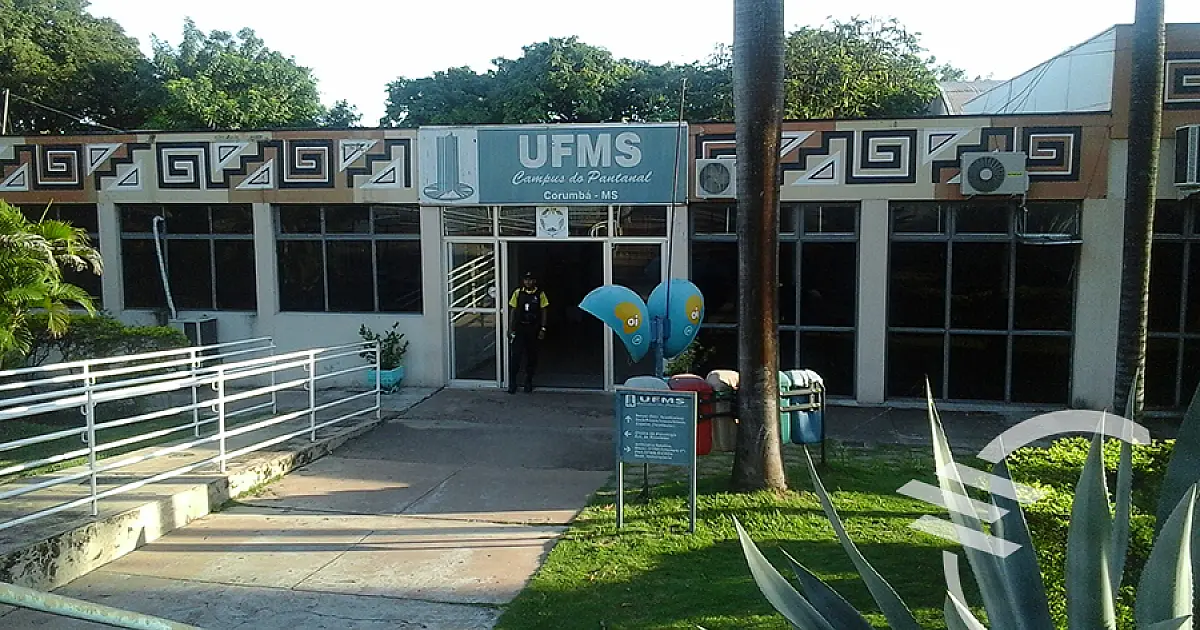 Bombeiros combatem princípio de incêndio na UFMS