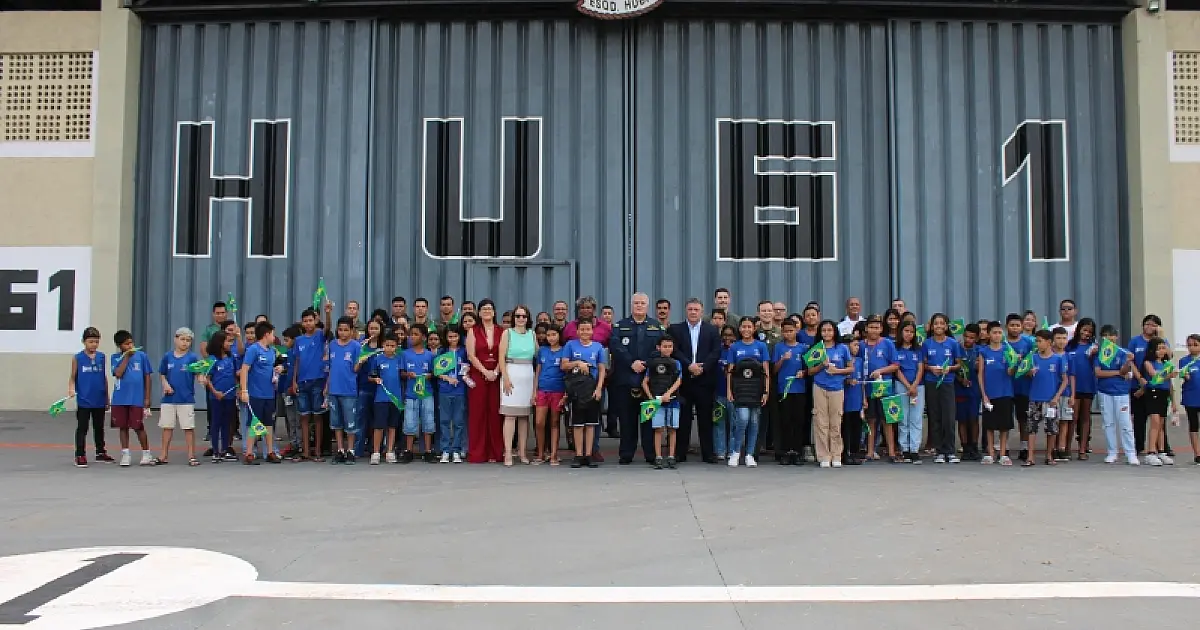 Projeto "Escola Marinha" recebe alunos da rede municipal de Ladário em visita guiada