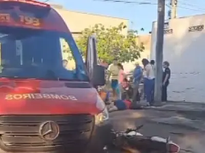 Colisão entre carro e moto deixa jovem ferida em Corumbá