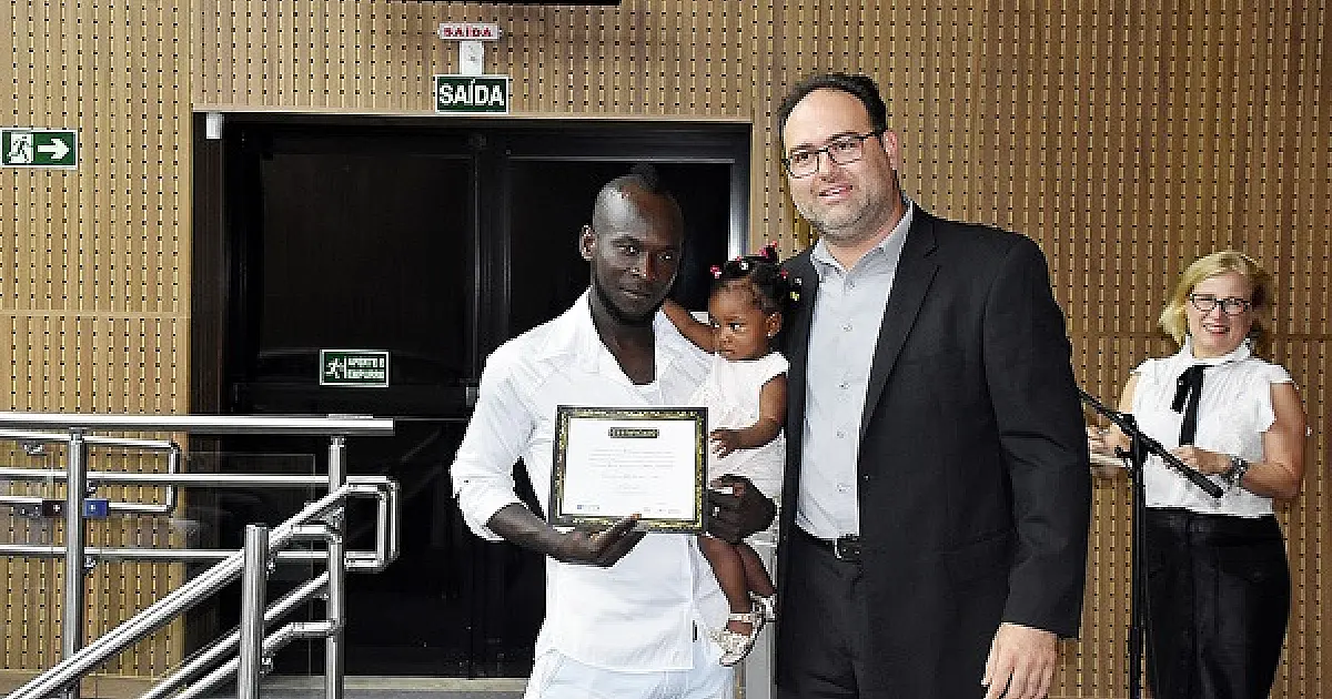 Com diploma do Senai, haitianos que vivem no Brasil esperam inserção no mercado de trabalho