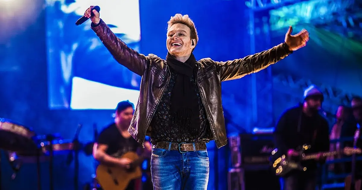 Michel Teló é atração na última noite do Banho de São João de Corumbá