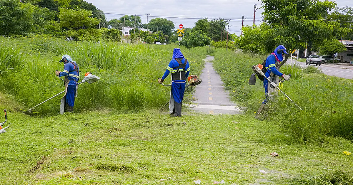 Corumbá segue com cronograma de roçada e limpeza em diversos bairros