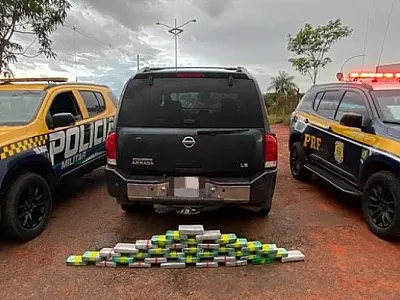 Quatro bolivianos são presos com 38,4 kg de cocaína em carro guinchado