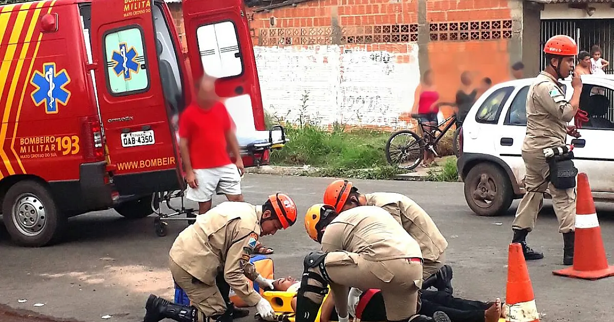 Motociclista sai imobilizada em regate de colisão
