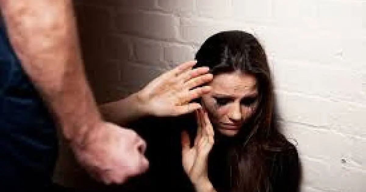 Marido espanca mulher à madeiradas e alega ciúmes
