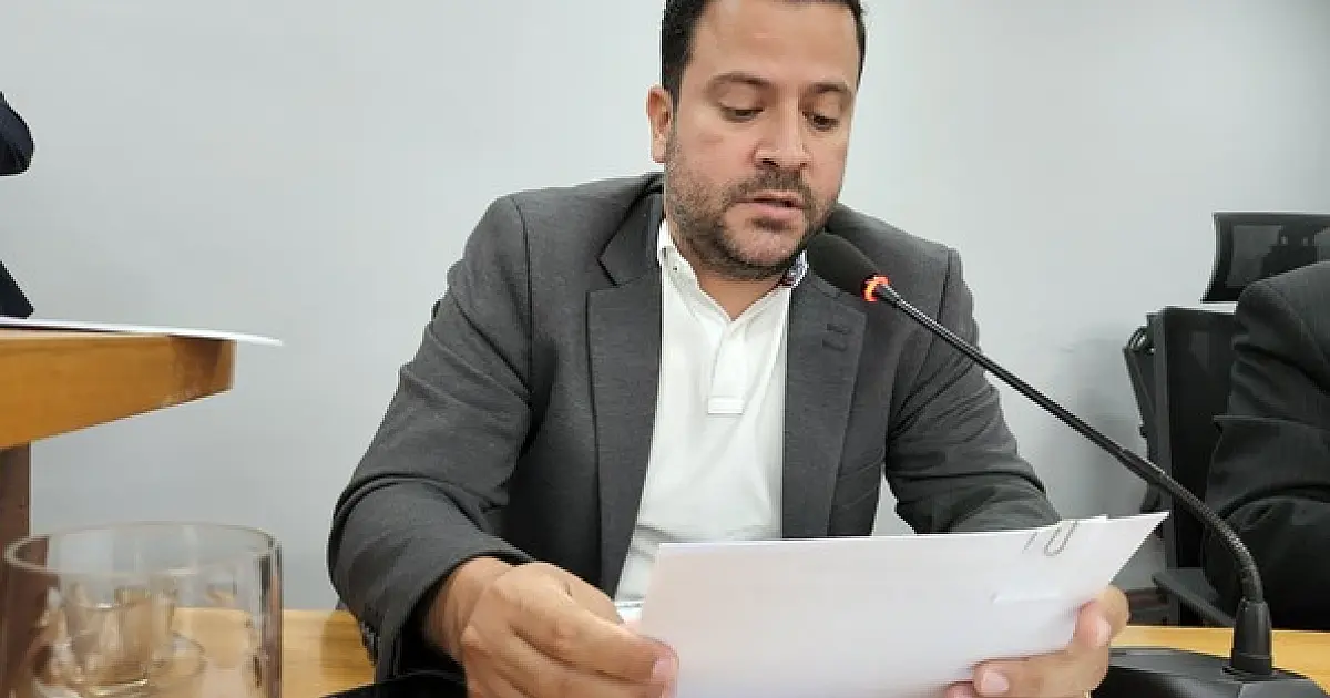 Elinho busca informações sobre médico hematologista na Rede Pública de Saúde