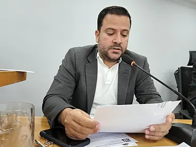 Elinho busca informações sobre médico hematologista na Rede Pública de Saúde