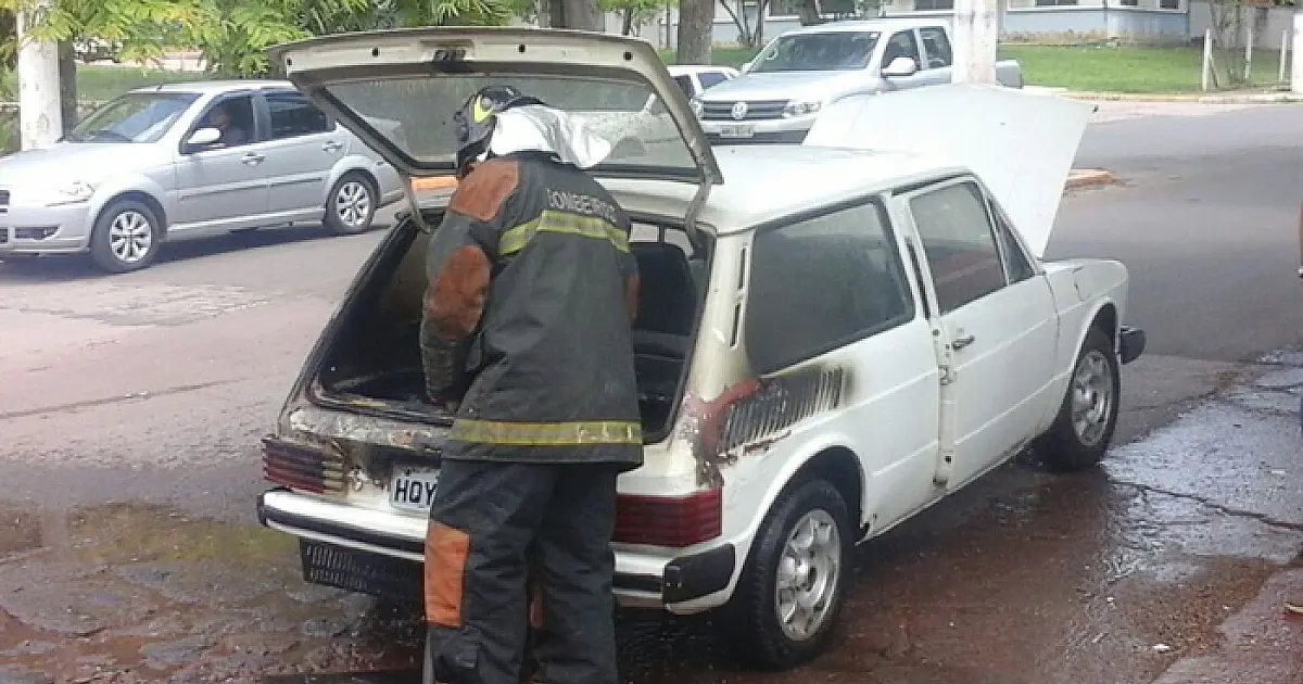 Brasilia pega fogo em movimento na avenida Rio Branco