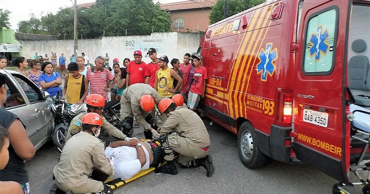 Bombeiros socorrem vítimas de acidente, mulher espancada e jovem que caiu do telhado