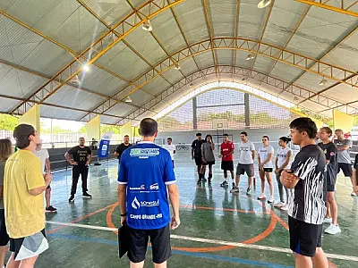 Treinamento de Voleibol reúne profissionais de Educação Física em Ladário