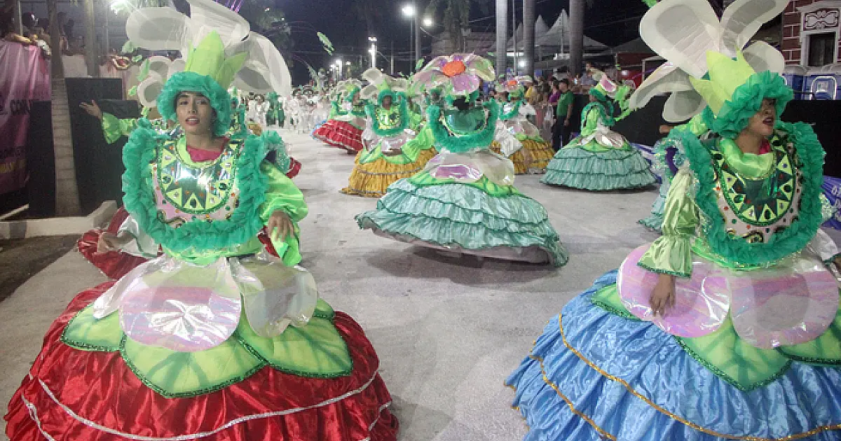 Devido a chuva desfile das escolas de samba acontecem hoje e amanhã e não haverá competição
