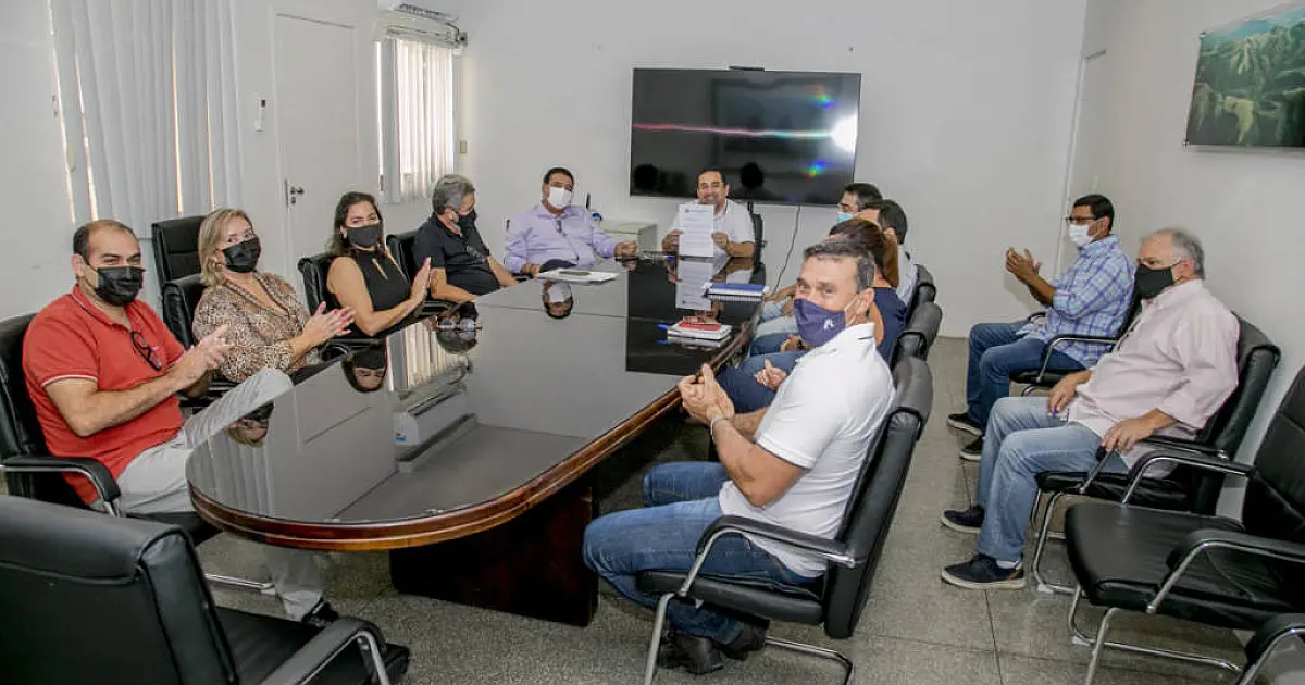 Assinado PL proposto por Luciano Costa que organiza carreira de Engenharia e Arquitetura