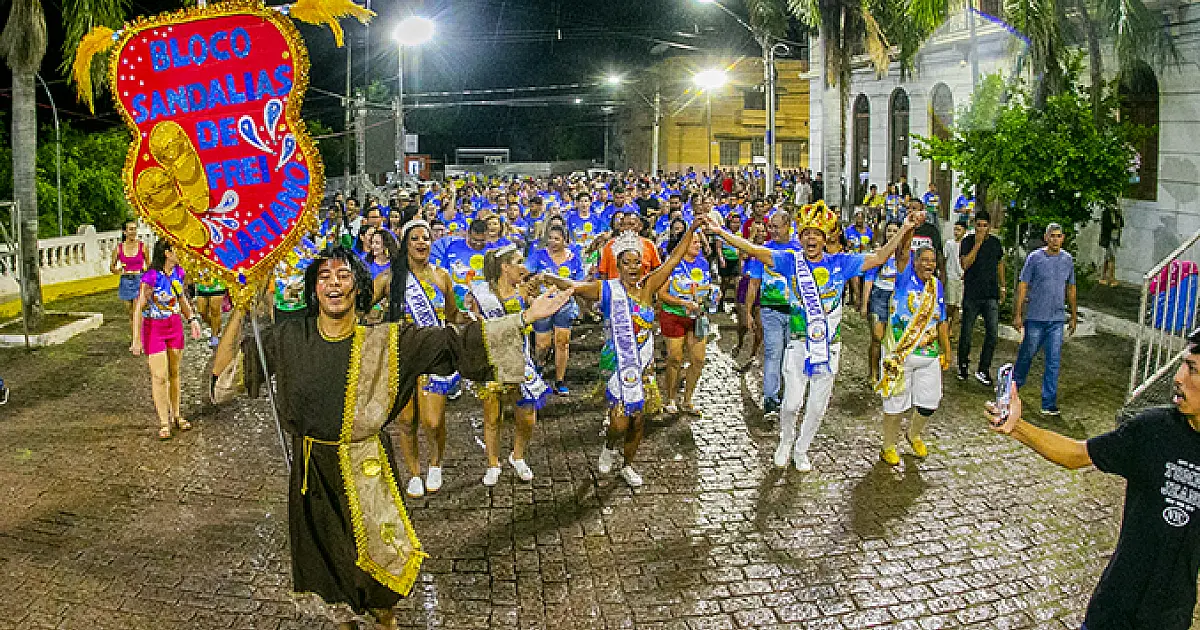 Tradição do Sandálias de Frei Mariano abre o Carnaval de Rua de Corumbá