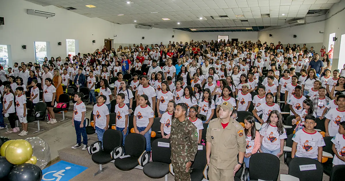 Formatura do PROERD mobiliza estudantes da rede municipal de Corumbá