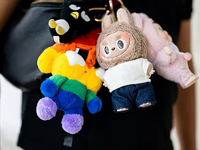 Conheça o acessório "creepy cute" que virou símbolo de estilo para a Geração Z