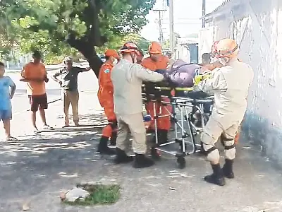 Colisão entre carros deixa homem ferido no bairro Guanã