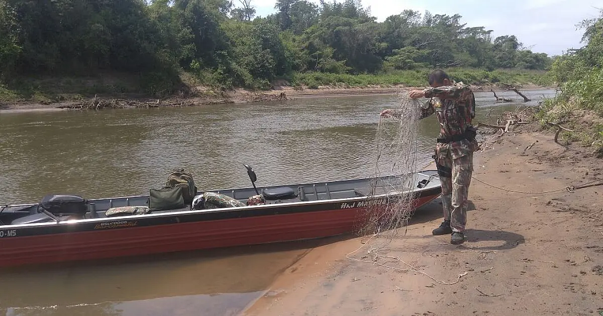 Pescadores ilegais fogem para território Paraguai após trocar tiro com a PMA