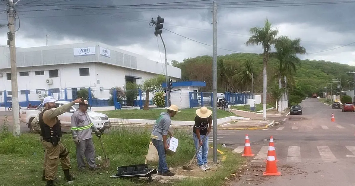 Chuvas e ventos fortes danificam semáforos e sinalizações em Corumbá