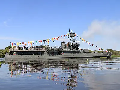 Navio mais antigo da Marinha em atividade abre para visitação pública e Corumbá