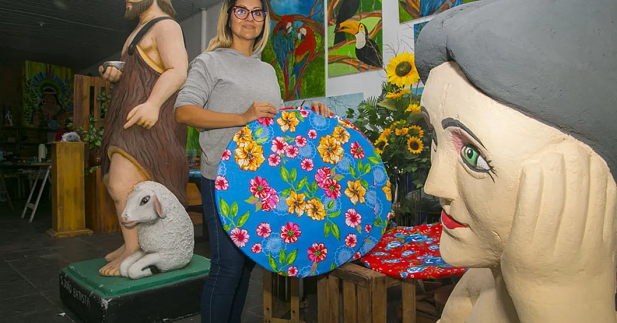 Artistas do Carnaval vão decorar o Arraial do Banho de São João 2025