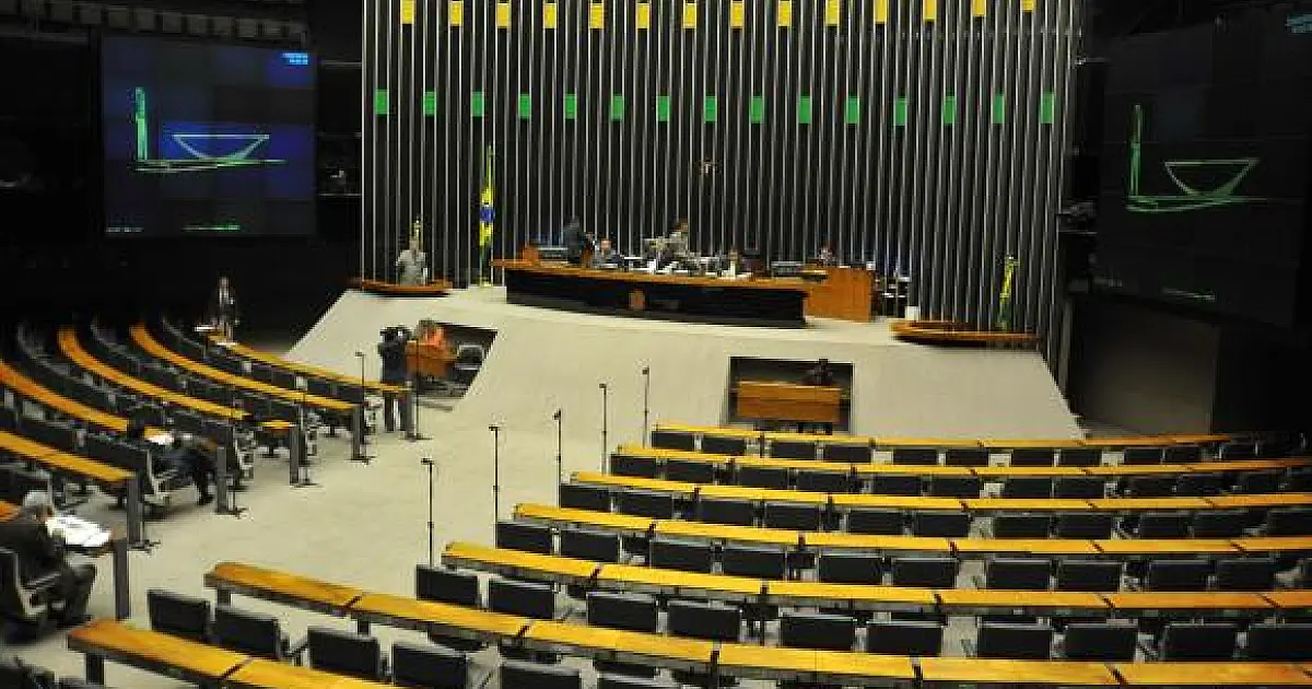 Câmara vota emendas a projeto que reduz participação da Petrobras no pré-sal