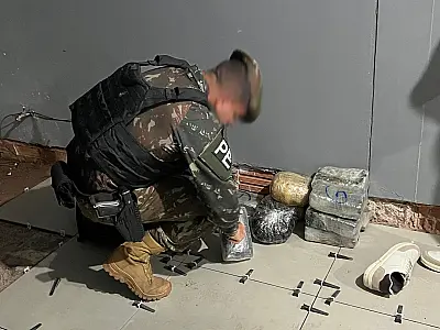 Exército apreende mais de 13 kg de drogas em ônibus em Corumbá