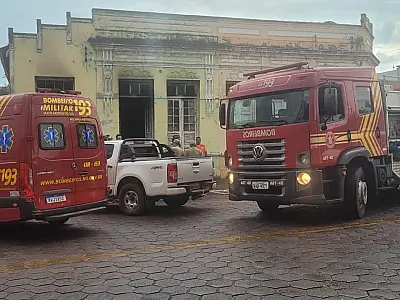 Incêndio em casarão abandonado mobiliza Bombeiros em Corumbá