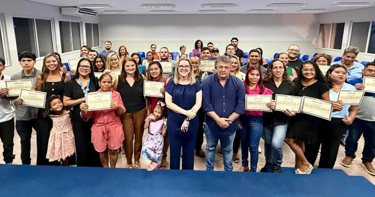 Qualifica Ladário certifica 60 formandos em Auxiliar Administrativo e Amostrador de Minério