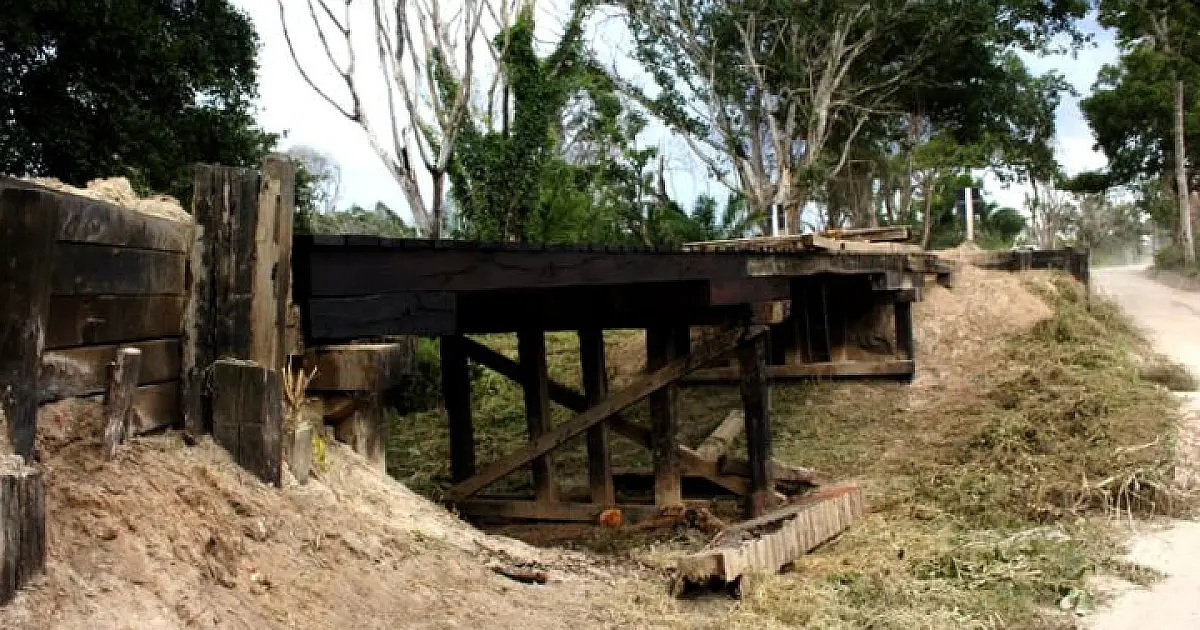 Pontes de madeira destruídas pelo fogo no Pantanal estão em reconstrução