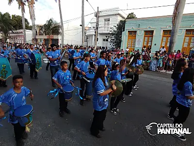 Desfile de 247 anos celebra tradição, alegria e cultura em Corumbá