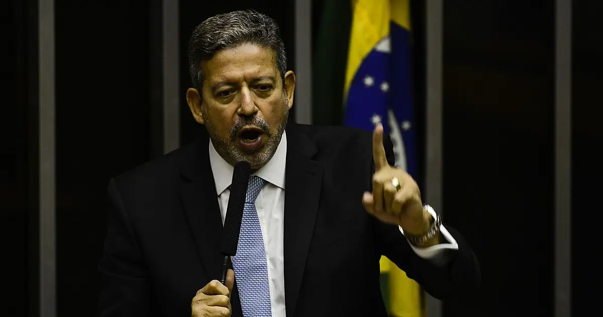 Arthur Lira é eleito presidente da Câmara em 1º turno