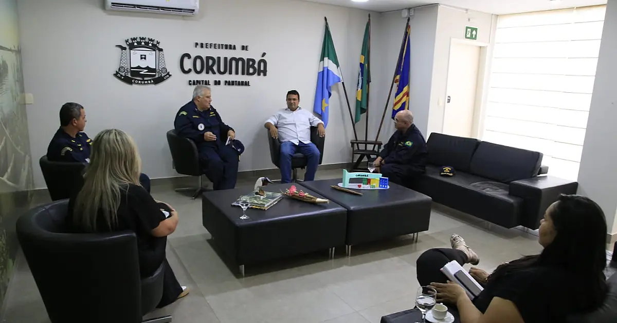 Prefeito recebe novo comandante do 6&ordm; Distrito Naval e reforça parceria com a Marinha