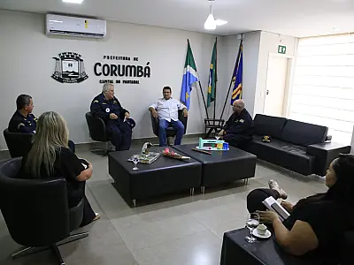 Prefeito recebe novo comandante do 6&ordm; Distrito Naval e reforça parceria com a Marinha