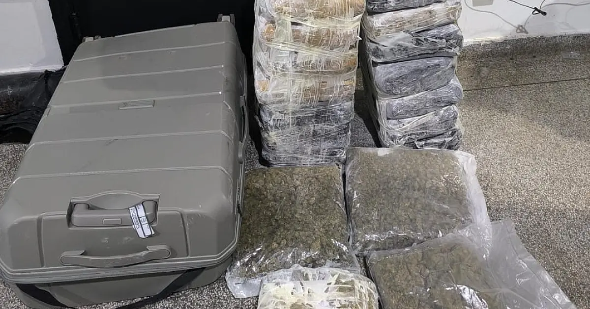 Mulher é presa com quase 20kg de de skunk na bagagem