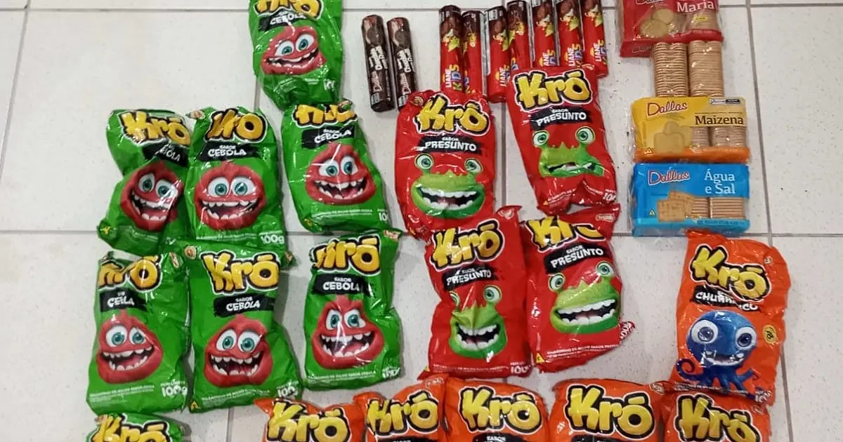 Adolescente tenta furtar biscoitos em mercearia e acaba ferido por cães