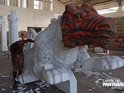 Unidos da Major Gama faz homenagem à personalidade ícone da cultura em Corumbá