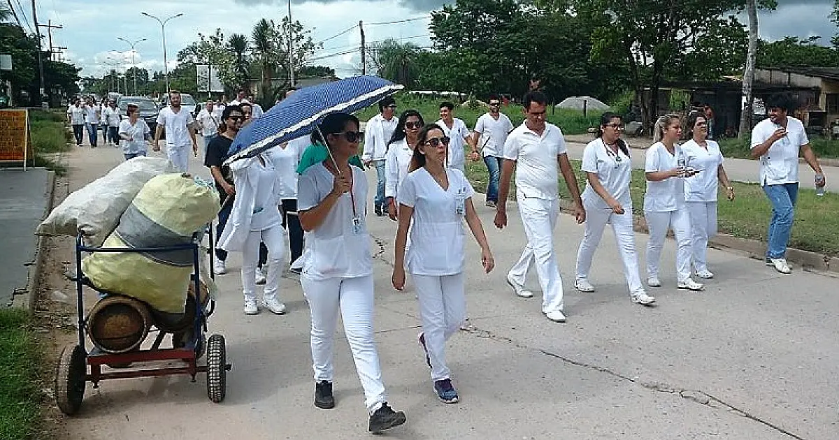 Médicos bolivianos voltam a protestar na fronteira contra Evo Morales