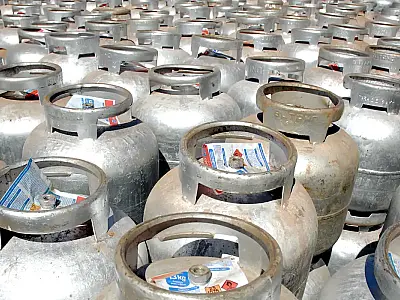 Governo lança programa para distribuir gás a 15,5 milhões de famílias