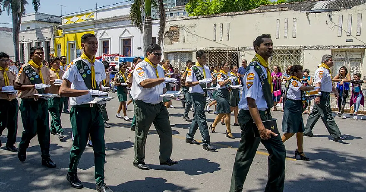 Tradicional desfile da independência lota ruas de Corumbá e Ladário