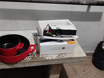 Mulher com mandado de prisão em aberto é detida com objetos furtados