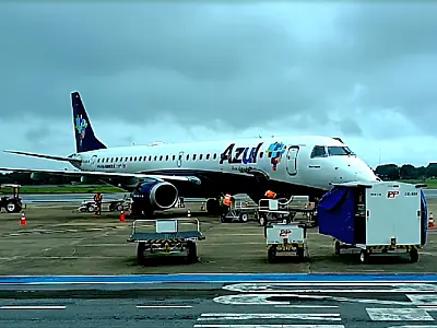 Azul suspende voos para Corumbá por custos altos e ajustes na malha aérea