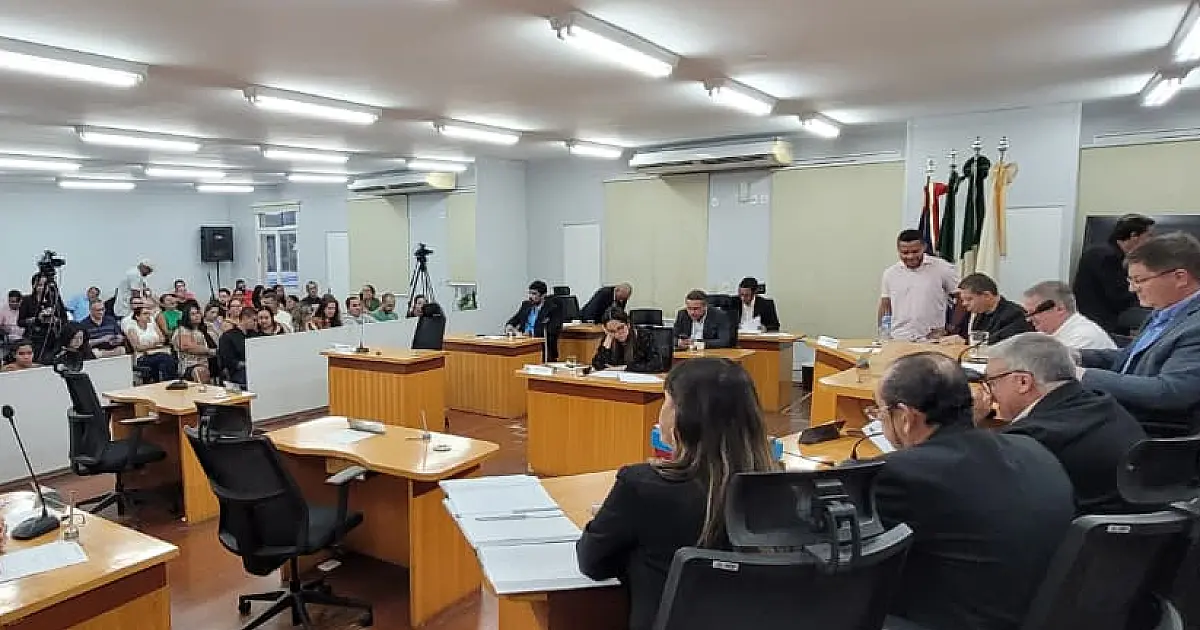 Câmara suspende Elinho Júnior por 45 dias após desentendimento com vendedor